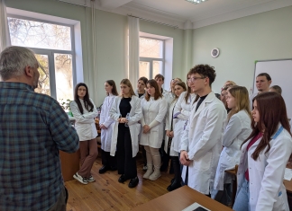 (Română) Studenții celor patru colegii de medicină din țară vor învăța să folosească corect „busola morală”